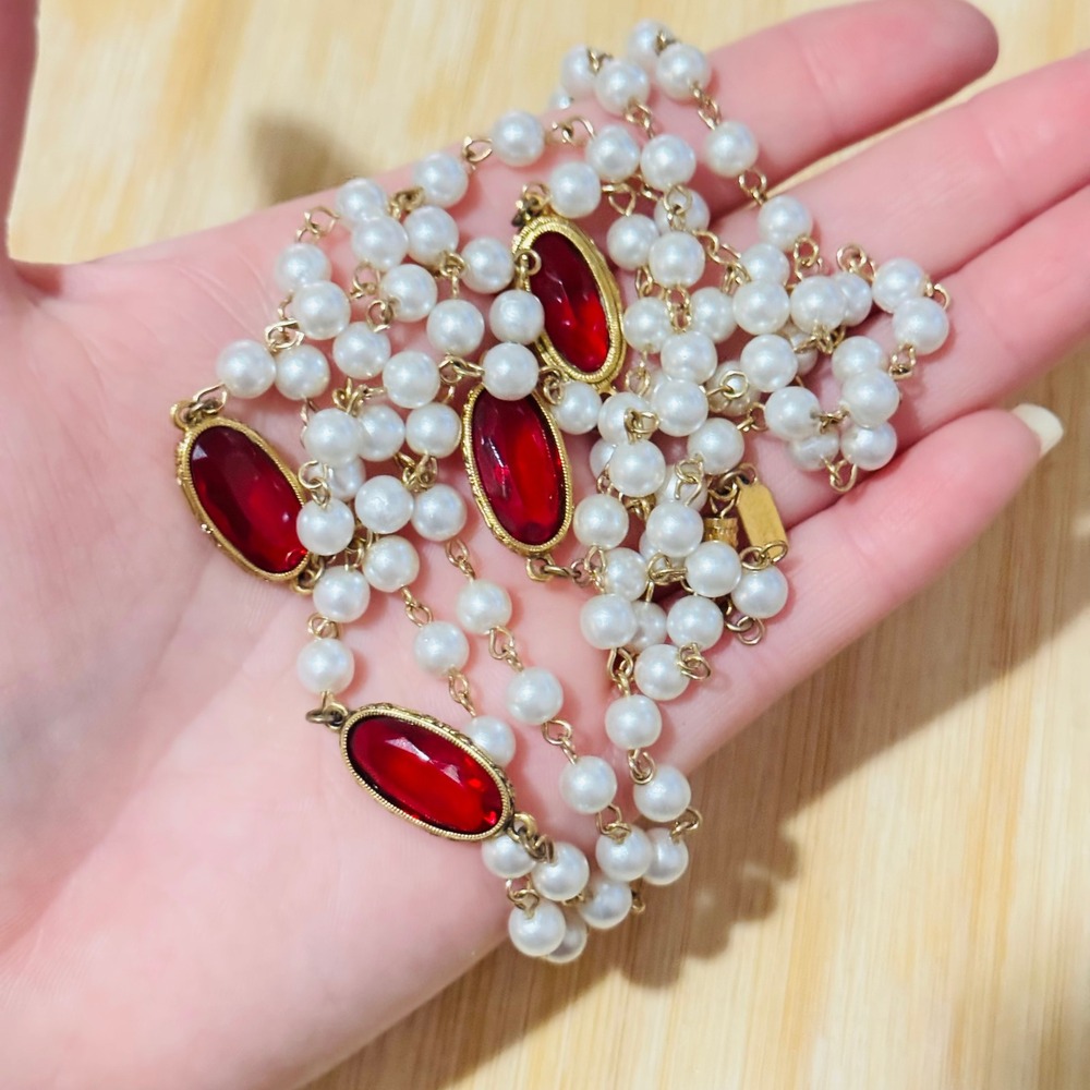 VTG 1928 Collection red Style pearl Necklace red Open bezel Crystal gold  44"L - Picture 6 of 7